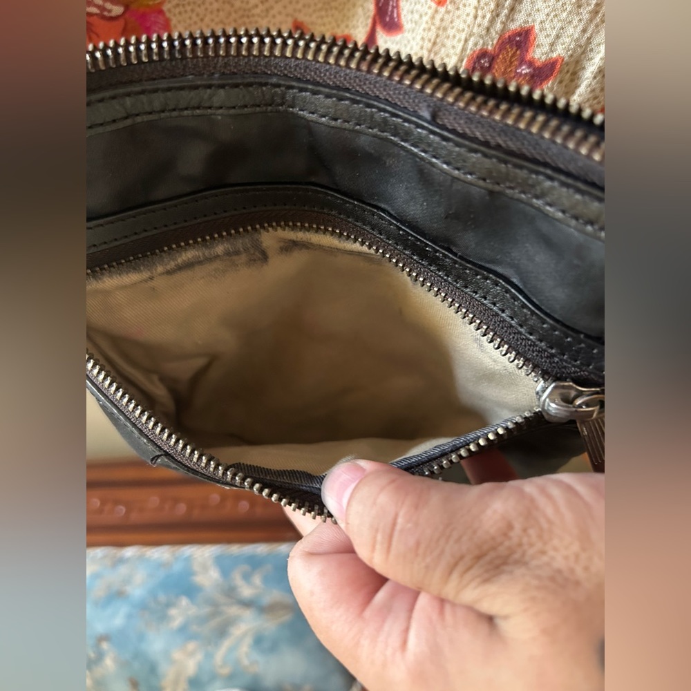 Ralph Lauren sling bag. Unisex. Used gently - Picture 7 of 14